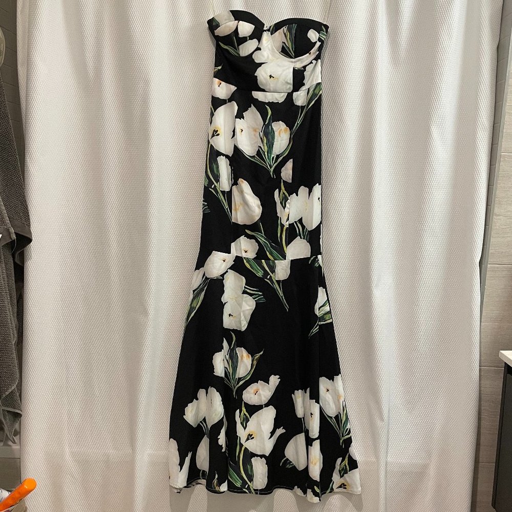 Mermaid cut gown, bold floral print, size small